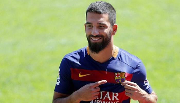 Arda Turan Barcelona'da kalıyor