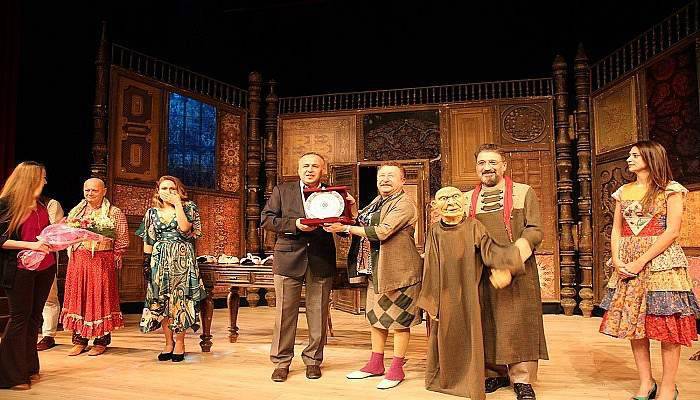  ‘Bezirgan’ oyunu, Biga'da beğeni topladı