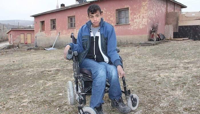 Rapor kargaşası yüzünden maaşı kesildi