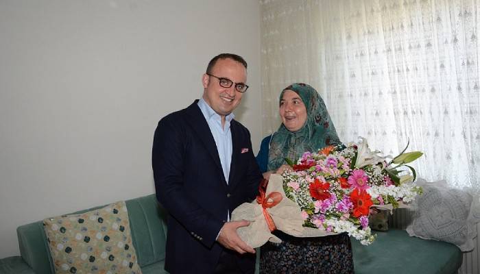 AK Parti Grup Başkanvekili Bülent Turan, Anneler günü olması nedeniyle bir mesaj yayınladı