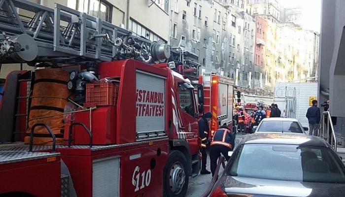 Hastanede inşaatında korkutan yangın!