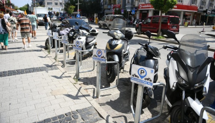 İnönü Caddesi'nde Yeni Motosiklet Park Alanları Oluşturuldu