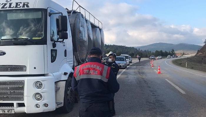 Yenice ilçe jandarma ekiplerinden trafik denetimi