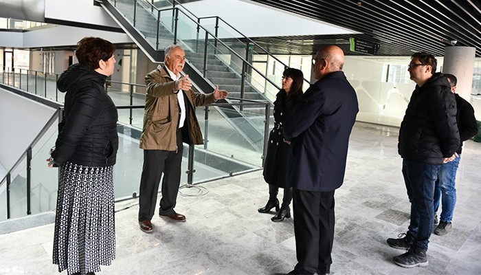 Başkan Gökhan yeni belediye binasını inceledi