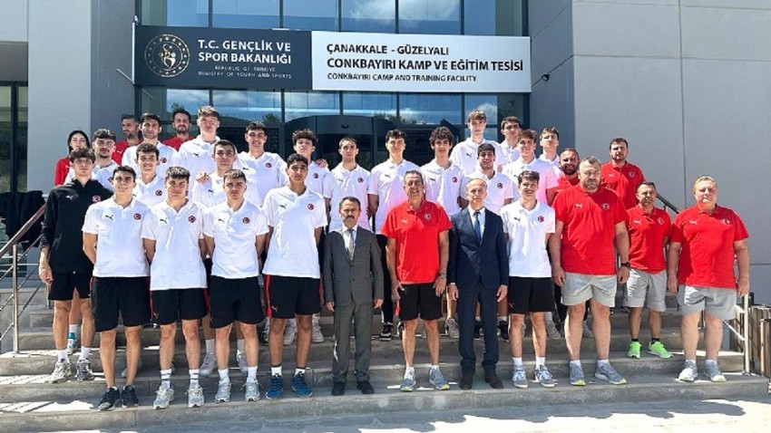 Çanakkale Valisi İlhami Aktaş, U17 Yıldız Erkek Milli Takımı'nı Ağırladı ve GSB Güzelyalı Kamp Merkezi'nde İncelemelerde Bulundu