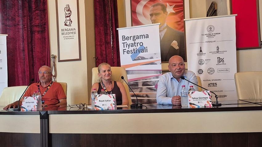 Başkan Göztepe, Bergama Tiyatro Festivali’nde Bozcaada’yı Temsil Etti