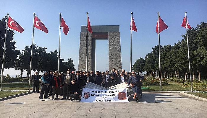 Şehit dedelerinin mezarlarını ziyaret ettiler