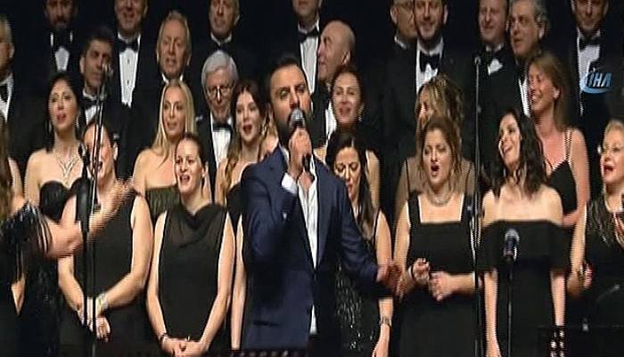  Alişan ve Özgün down sendromlular özel konserinde söyledi