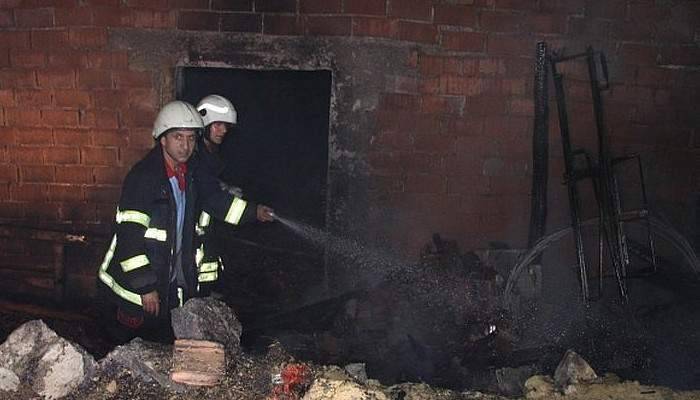 Amasya’da ahır yangını: 6 hayvan telef oldu