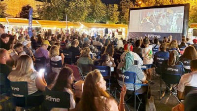 Bozcaada’da Sinemaseverler Meydanda Buluştu