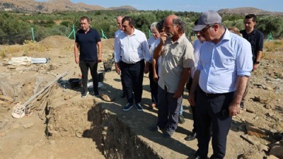 Vali Toraman, Gökçeada Uğurlu Höyük kazı alanını ziyaret etti