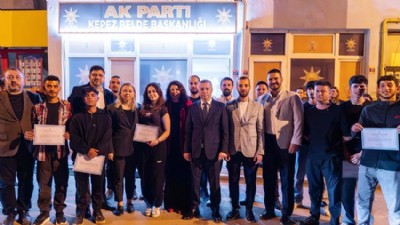 AK Parti Kepez Belde Danışma Toplantısı'nda 30 Gence Rozet Takıldı