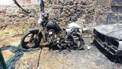 Otomobil ve Motosiklet Küle Döndü