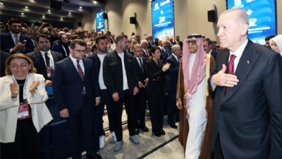 “İslam alemi olarak aramızdaki yatırım ve iş birliği imkânlarını en üst düzeye çıkarmalıyız”