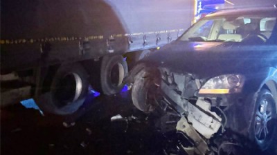 Otomobil TIR'a Arkadan Çarptı: 1 Yaralı