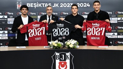 Beşiktaş, Tayyip Talha Sanuç ile 3 genç futbolcusunun sözleşmesini yeniledi 