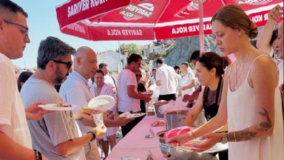 Bozcaada Yerel Tatlar Festivali Lezzet ve Müzik Şöleniyle Sona Erdi