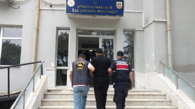 Jandarma 97 Aranan Şahsı Yakaladı