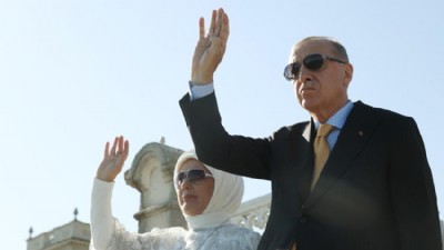 Cumhurbaşkanı Erdoğan, TEKNOFEST Mavi Vatan kapsamında İstanbul Boğazı'ndan geçen gemileri selamladı
