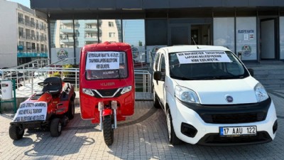 Lapseki Belediyesi'ne Araçlar Hibe Edildi