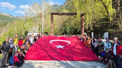 25 Nisan’da Anlamlı Vefa Yürüyüşü, 93 Dağcı Babadağ Zirvesinde Buluştu