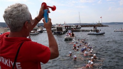 Çanakkale Boğazı'nda Yüzme ve Yelken Yarışları Gerçekleşti