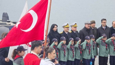 Dumlupınar Denizaltısı Şehitleri Çanakkale Boğazı’nda Anıldı