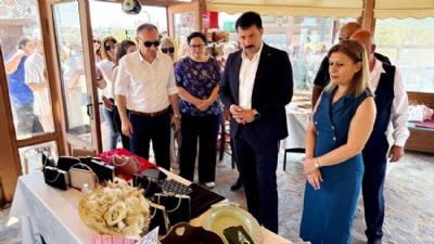 Ayvacık'ta El Emeği Eserler Görücüye Çıktı