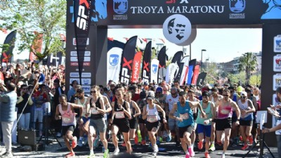 Troya Maratonu'nda 27 Ülkeden Binlerce Sporcu Koştu