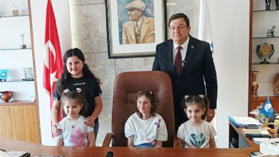 Çanakkale Belediye Başkanlığı Koltuğu Çocuklara Emanet