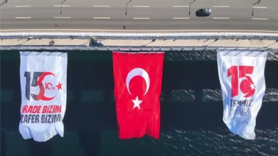1915 Çanakkale Köprüsü'nde 15 Temmuz'un 10. Yılına Özel Bayrak Dalgalandırıldı