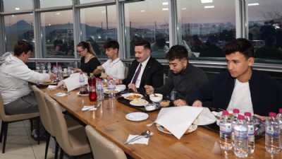 KYK Yurdunda Gençlerle İftar Sofrasında Buluştu
