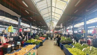 Cuma Pazarı'nda Tezgahlarda Yerli Ürün Çeşitliliği