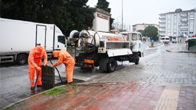 Çanakkale Belediyesi’nden Yağış Mesaisi