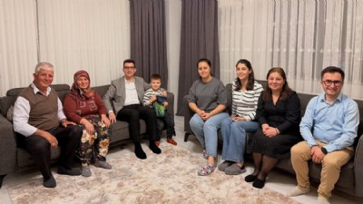 Ezine Kaymakamı Yusuf Kaptanoğlu Şehit Ailesiyle İftarda Buluştu