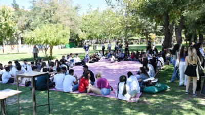 Çanakkale Belediyesi Öğrencilerle Halk Bahçesi’nde Buluştu