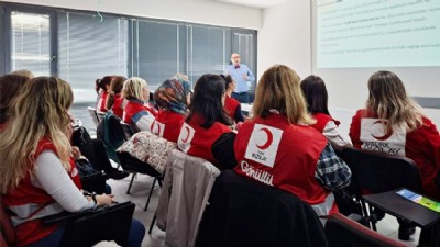 Kızılay Gönüllülerine Sıtma ve Batı Nil Virüsü Eğitimi