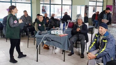 İlçe Tarım Köylerde Vatandaşlara Bilgilendirme Toplantısı Yapıyor