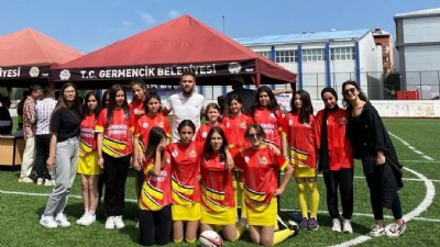  Ezine Gazi Ortaokulu Kız Ragbi Takımı, Türkiye Finallerine Yükseldi