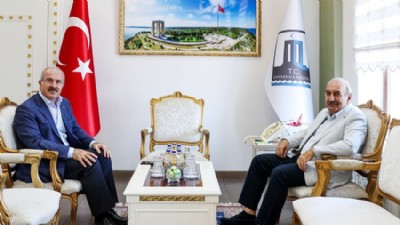 Eski Bakan Hamdi Üçpınarlar’dan Vali Toraman’a Nezaket Ziyareti