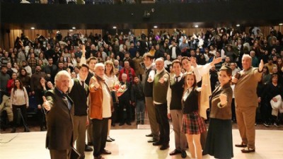  “Ölü Ozanlar Derneği” Ayakta Alkışlandı