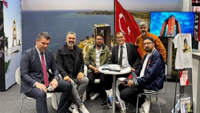 Ünlü Sanatçı Turgay Başyayla, Avusturya’da Çanakkale Standını Ziyaret Etti