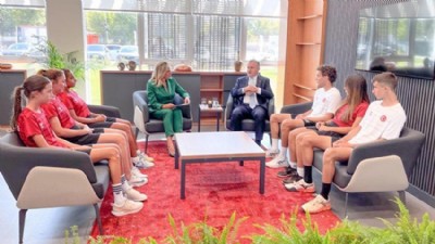 Bakan Dr. Osman Aşkın Bak “Bizim Kort”a Konuk Oldu