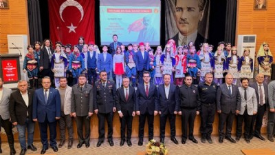 Ezine’de İstiklal Marşı’nın Kabulü ve Mehmet Âkif Ersoy’u Anma Günü programı düzenlendi