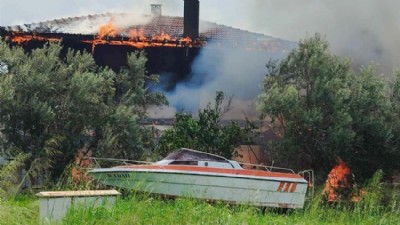 Lüks Villa Alevlere Teslim Oldu