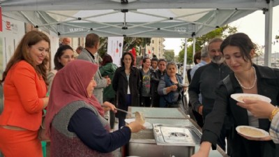 Türk Mutfağı Haftasında Vatandaşlara Keşkek Dağıtıldı