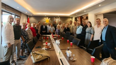 İYİ Parti’de Üyelere Rozet Töreni