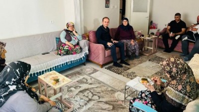 Ayvacık Kaymakamı Salih Sak, Anneler Günü'nde Şehit Jandarma Er Murat Elibol’un Annesini Ziyaret Etti