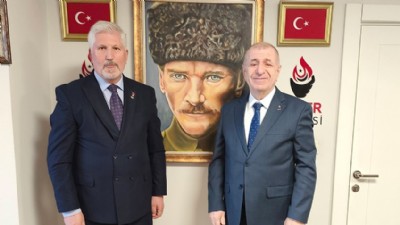 İYİ Parti’nin Kurucu İsimlerinden Ahmet Uslu Zafer Partisi’ne Katıldı