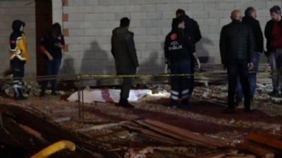 inşaat kenarında erkek cesedi bulundu (VİDEO)
